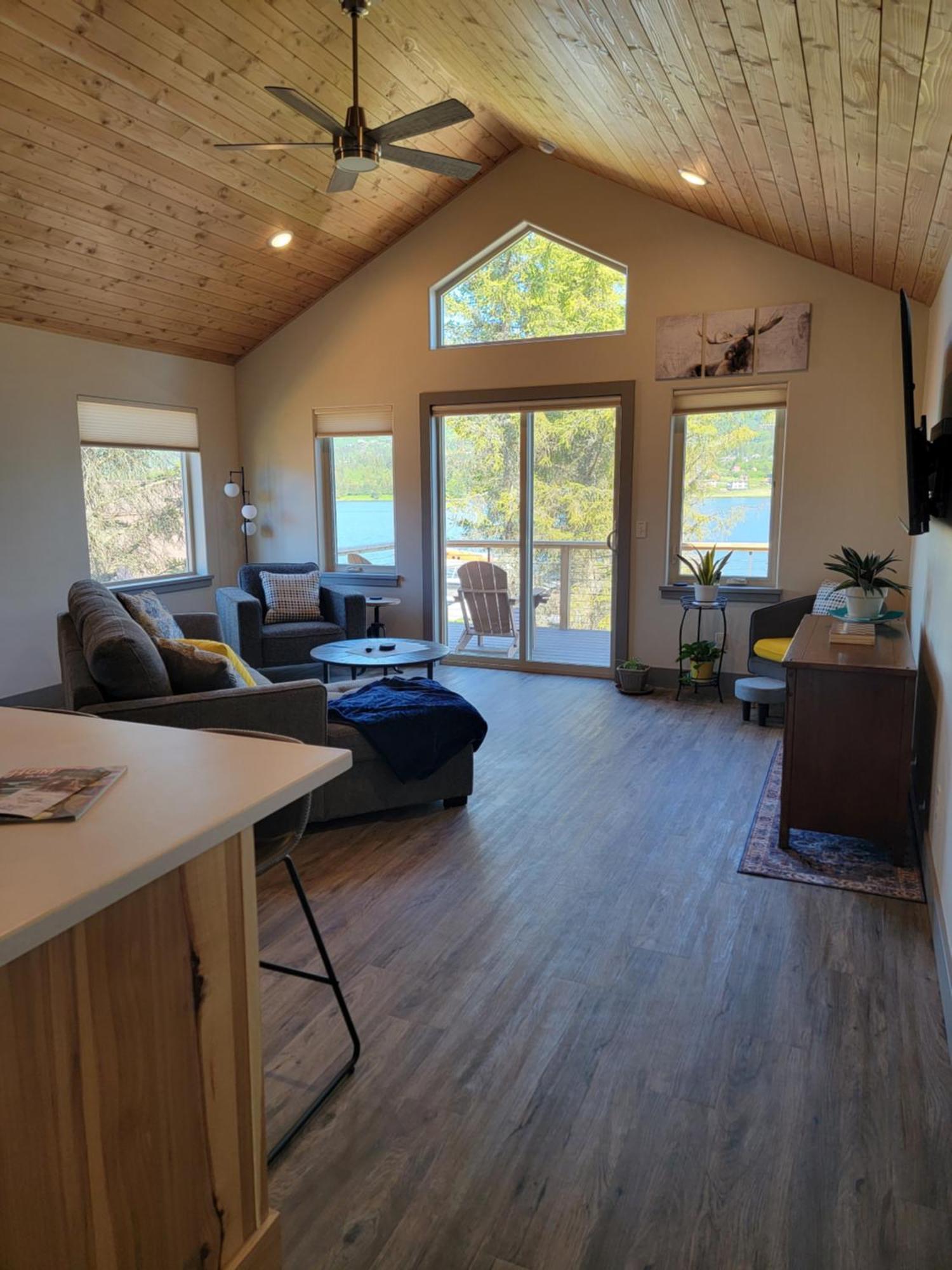 Lakeshore Lodging Suites โฮเมอร์ ภายนอก รูปภาพ