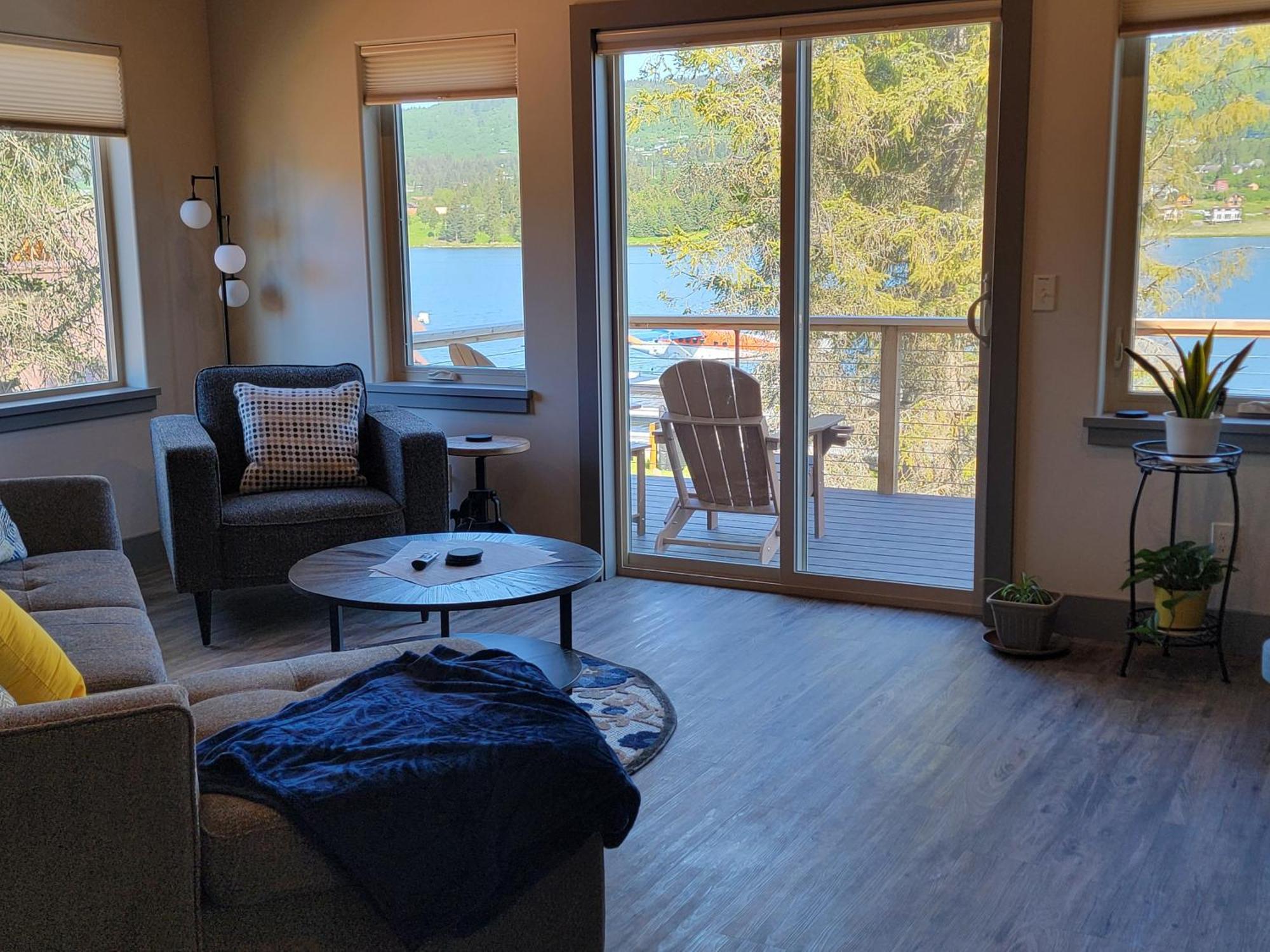 Lakeshore Lodging Suites โฮเมอร์ ภายนอก รูปภาพ
