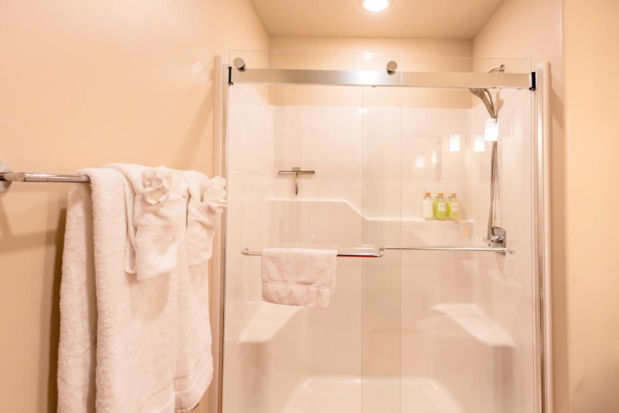 Lakeshore Lodging Suites โฮเมอร์ ภายนอก รูปภาพ