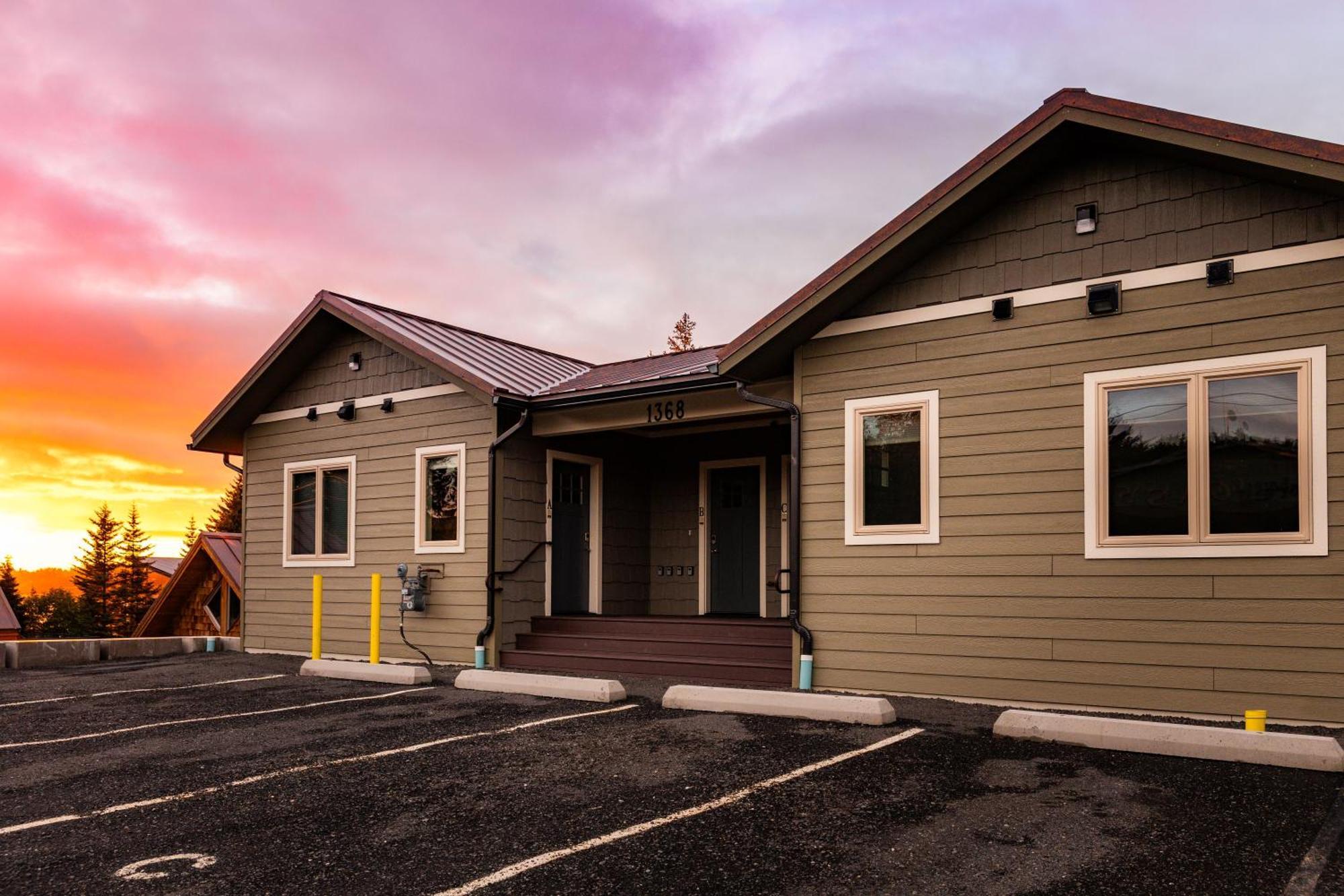 Lakeshore Lodging Suites โฮเมอร์ ภายนอก รูปภาพ