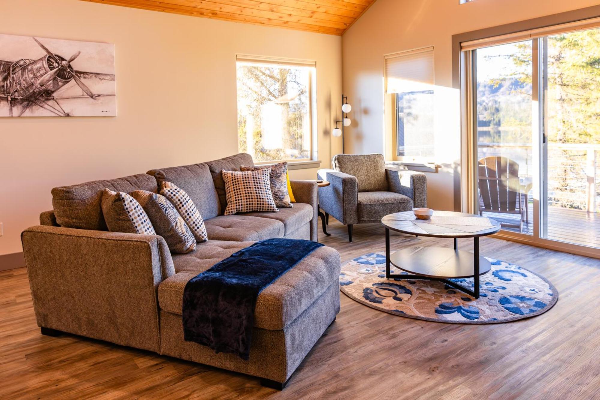 Lakeshore Lodging Suites โฮเมอร์ ภายนอก รูปภาพ